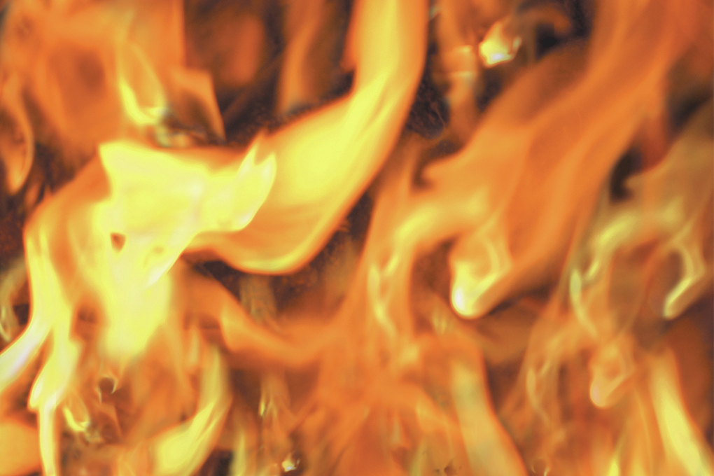 Smoldering cigarette ignites Brainerd deck - Vimarsana News