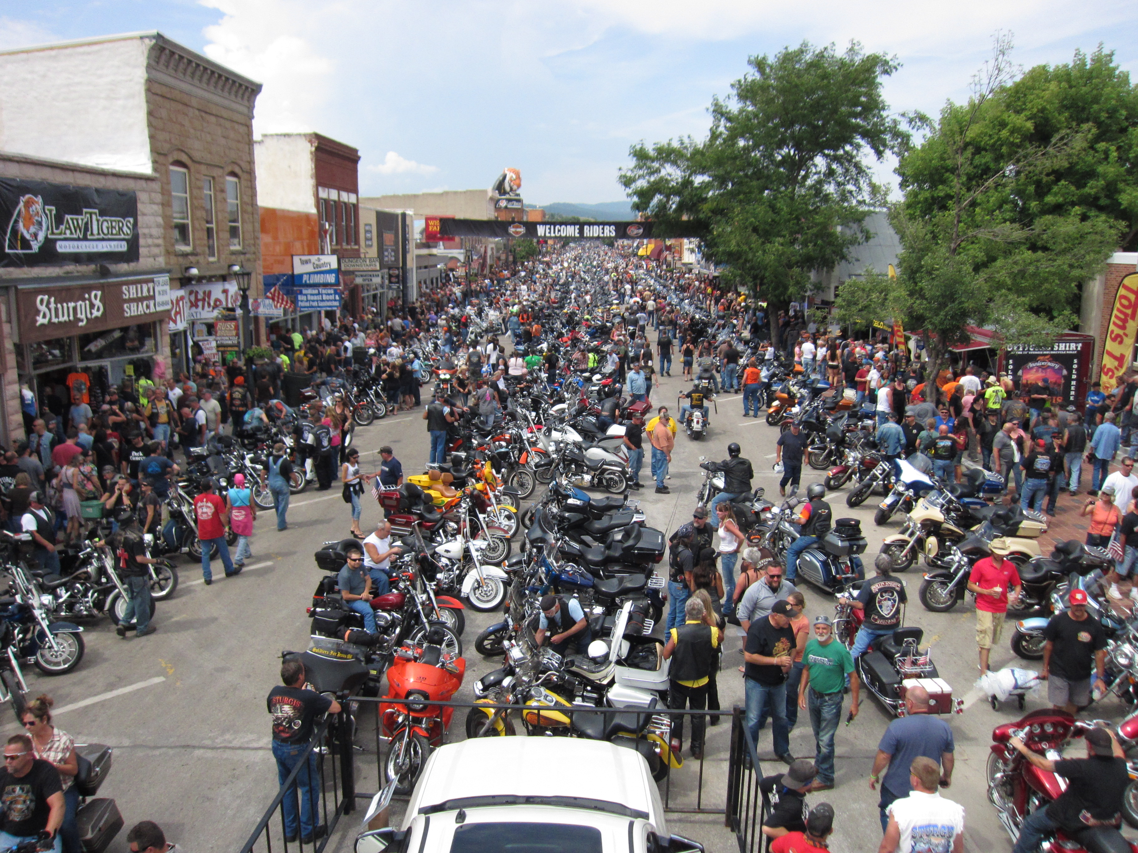 Rally Tally Day 2: One killed, 14 injured across 11 separate crashes near Sturgis Motorcycle Rally - Vimarsana News