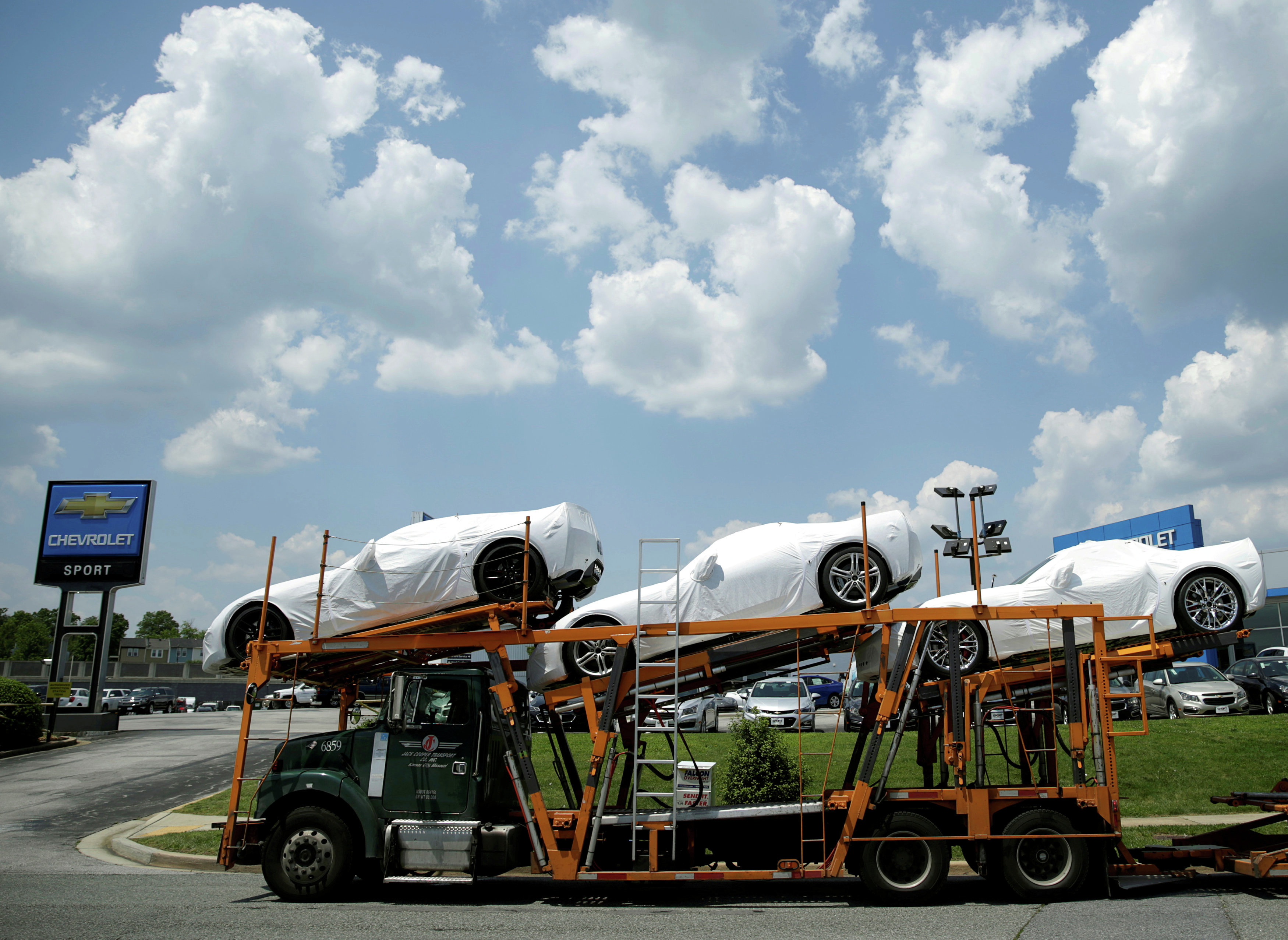 US new vehicle sales rise on strong demand, better supply - Vimarsana News