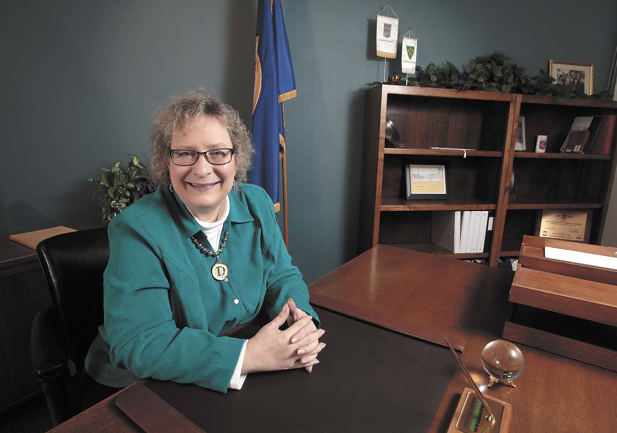 Former Moorhead Mayor Del Rae Williams suffers a stroke - Vimarsana News