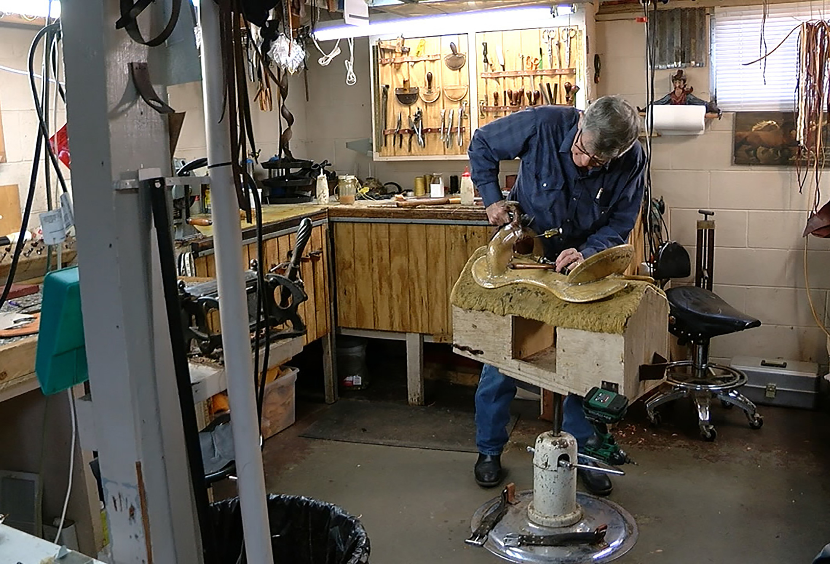 Sitting pretty: Minn. man makes custom saddles by hand - Vimarsana News