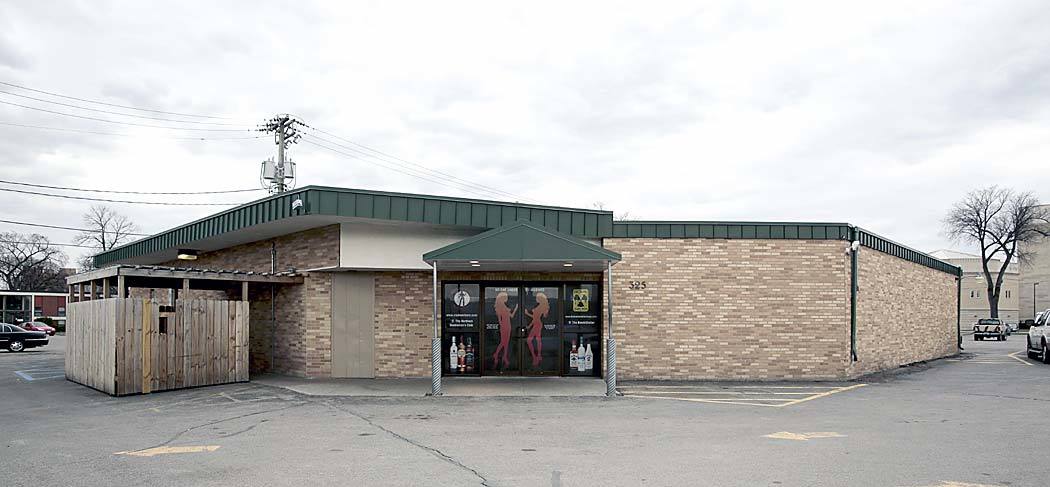 Denying it is a strip club, Fargo business refutes claims it misused models' photos in ads - Vimarsana News