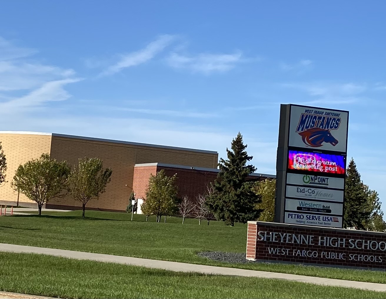 Sheyenne High School security guard removed after alleged inappropriate conversations with students - Vimarsana News