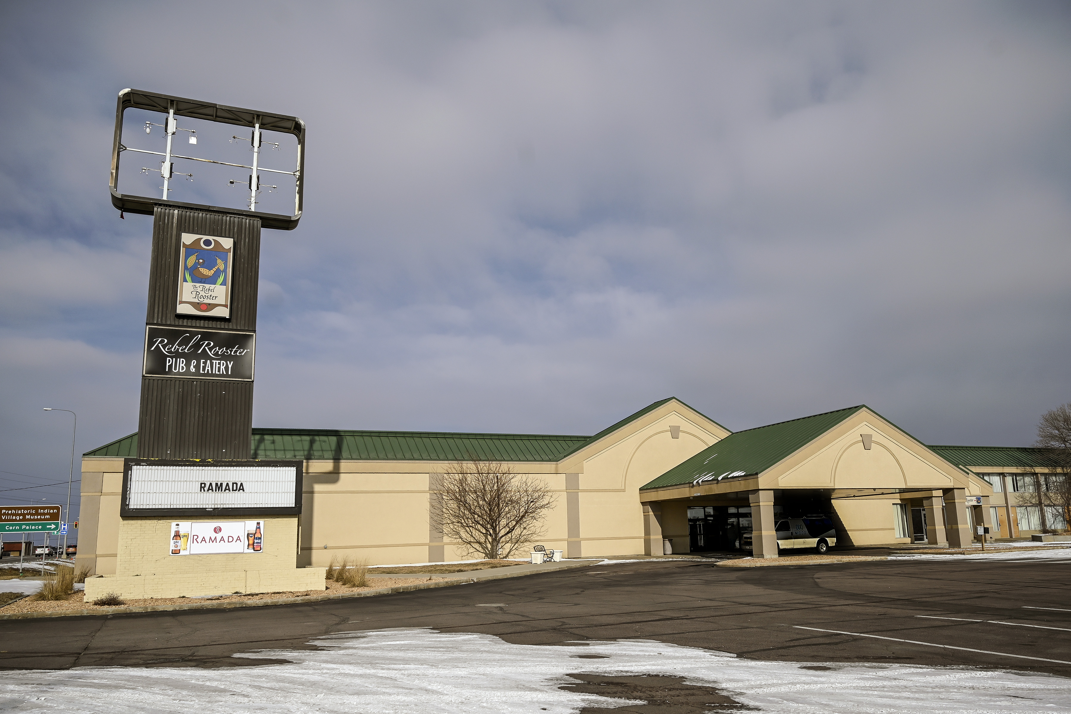 Bringing it back to life: Mitchell natives reviving vacant Ramada conference center into wedding, event venue - Vimarsana News