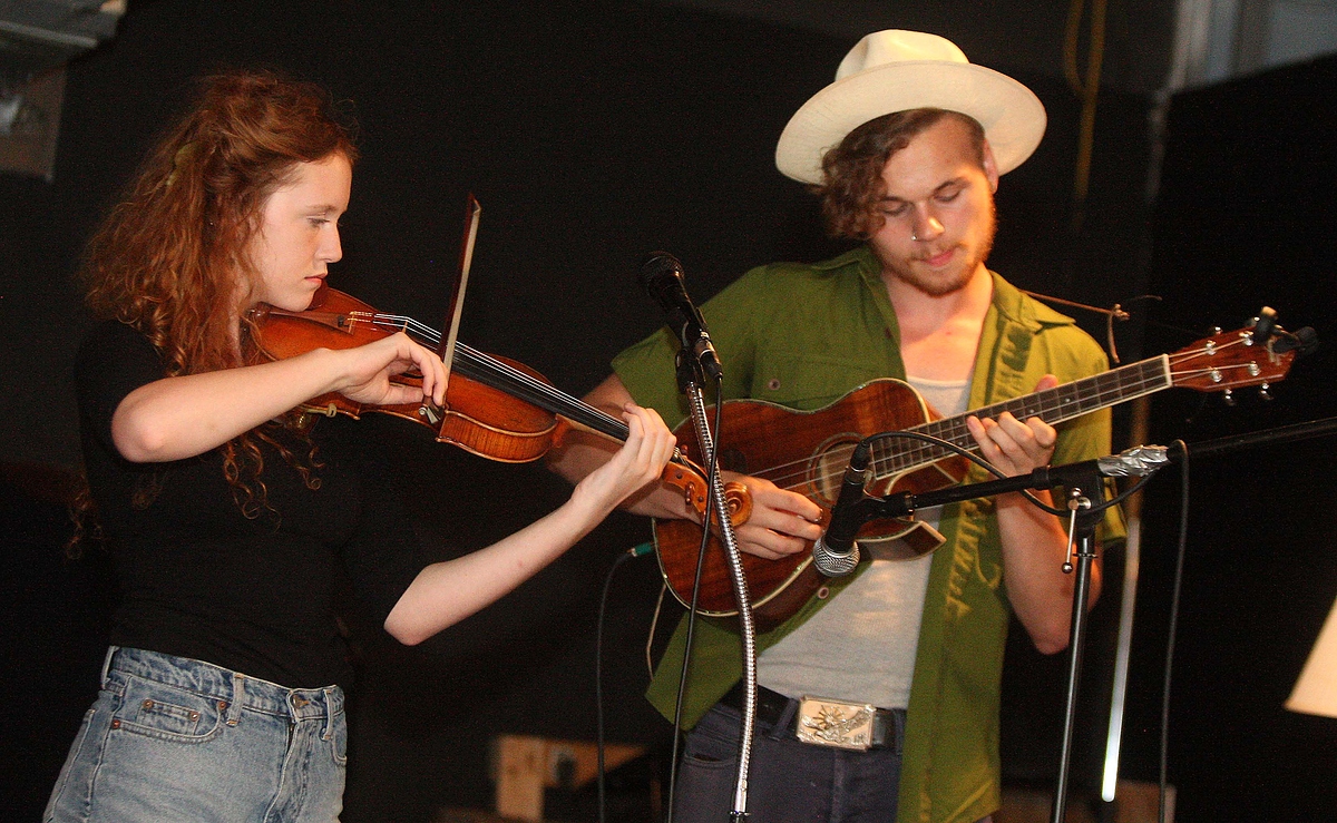 Fiddle player Sophia Beyer says farewell to Good Morning Bedlam - Vimarsana News