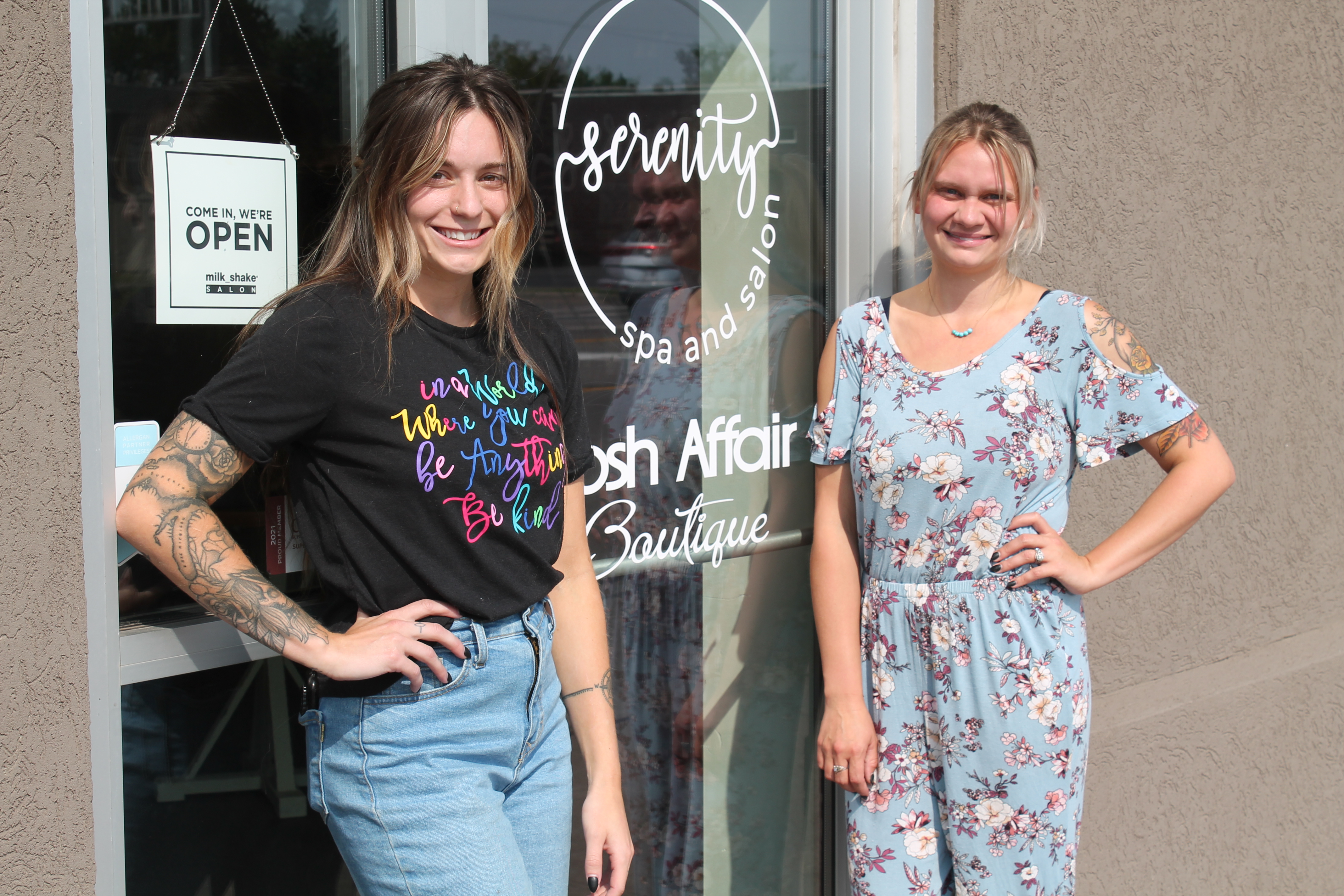 Elderly residents, students receive outfits from Superior boutique - Vimarsana News
