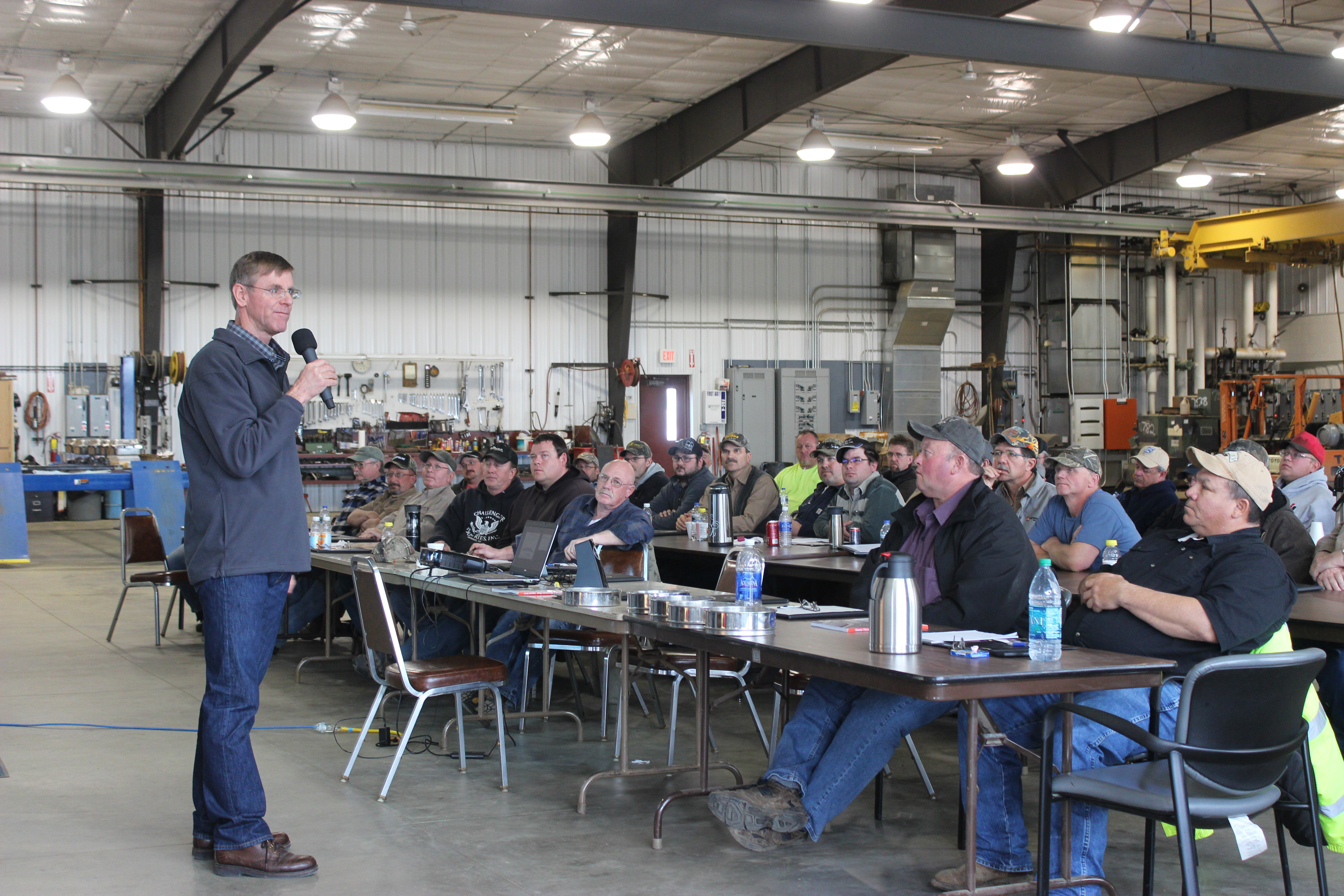 Gravel roads workshop in Dickinson, N.D., draws county employees near and far - Vimarsana News