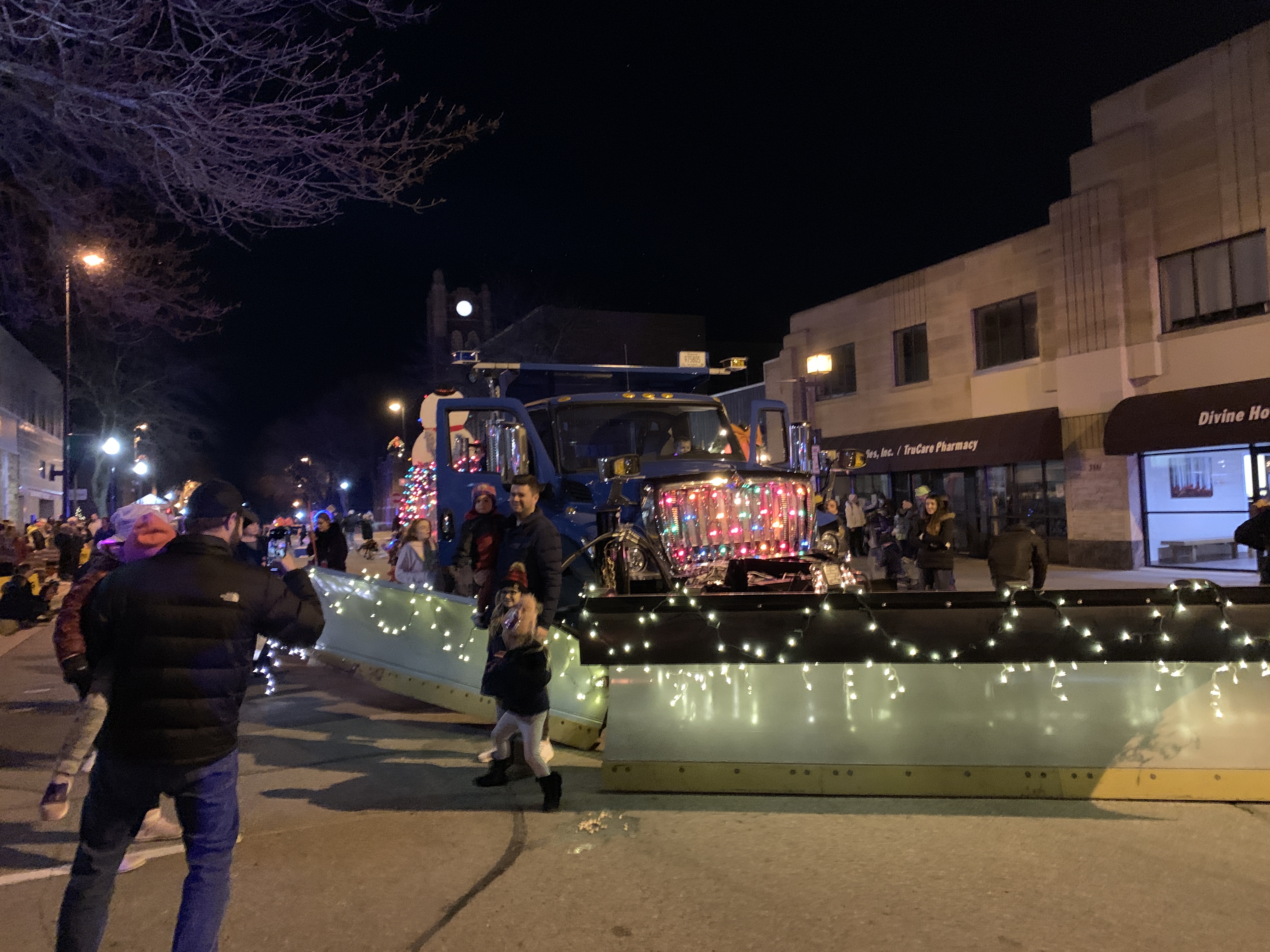 Willmar welcomes the season with Holidaze parade Nov. 19 - Vimarsana News